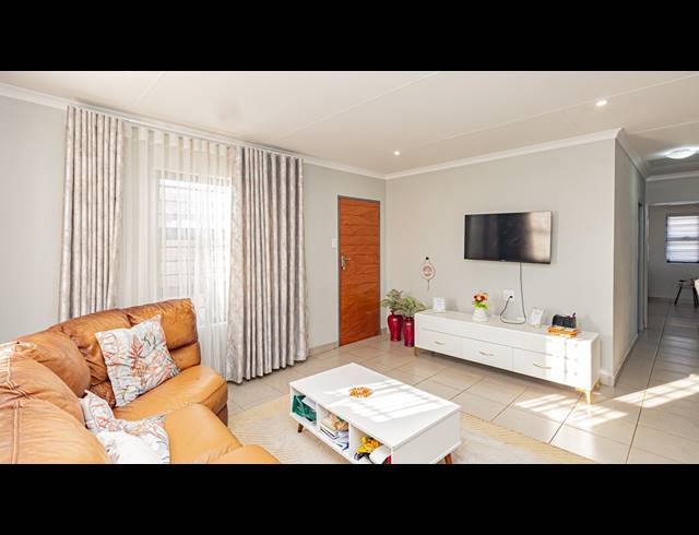 3 BEDROOM HOUSE FOR SALE IN SKY CITY